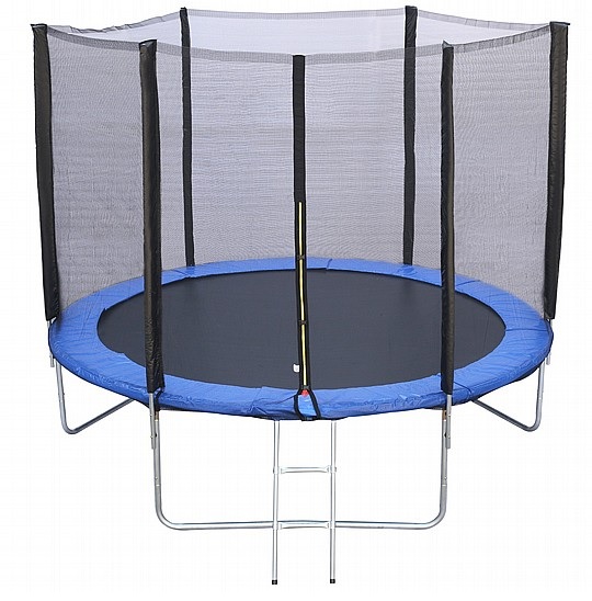 טרמפולינה עם רשת הגנה וסולם